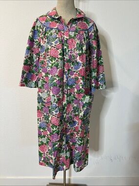 Models Coat Floral Hydrangea Print Housedress Robe Made in USA